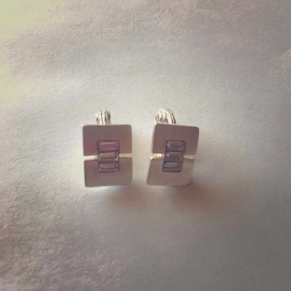 Monet ear clip
